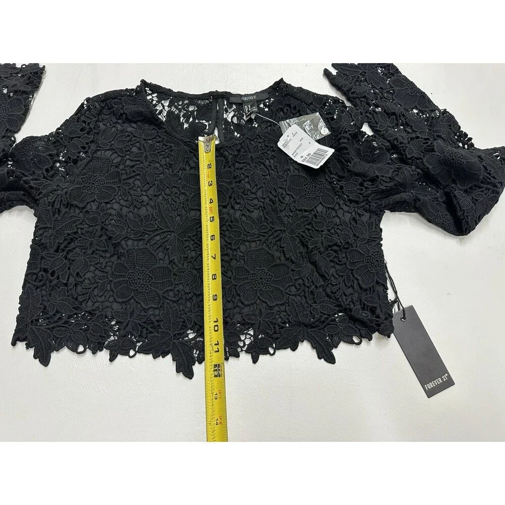 Forever 21 women size M black crochet long sleeve crop top